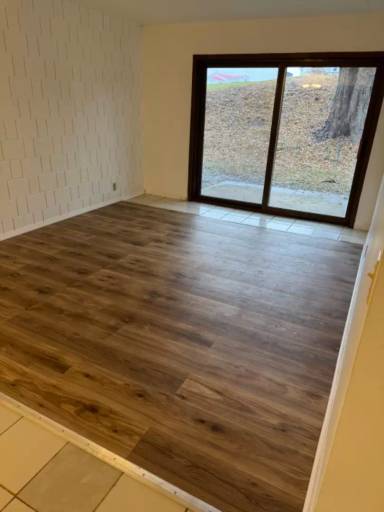 Main picture of 4 Manor Dr