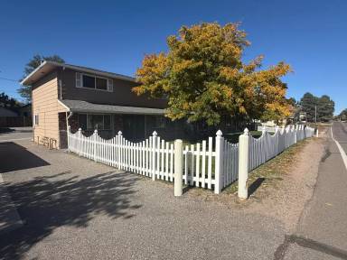 Main picture of 1675 Robb St