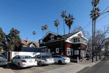 Main picture of 499 S 5th St