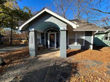 Main picture of 1000 N Polk St