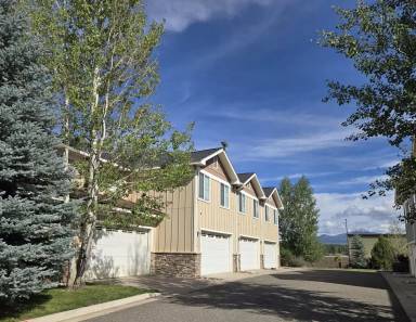 Main picture of 20 Timberline Dr