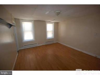 Main picture of 1 W 4th St