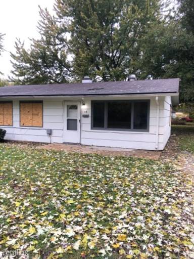 Main picture of 15 E Adams Dr