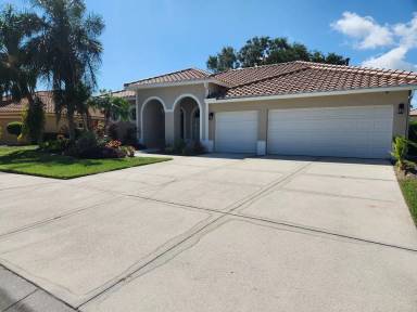 Main picture of 5274 Far Oak Cir