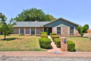 Main picture of 5202 Shady Glen Ln