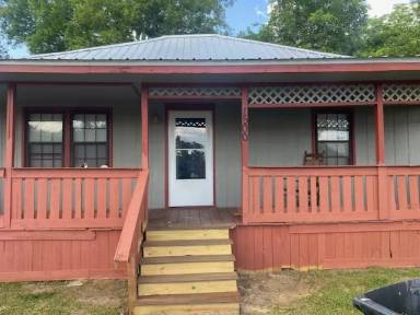 Main picture of 1500 N Railroad St