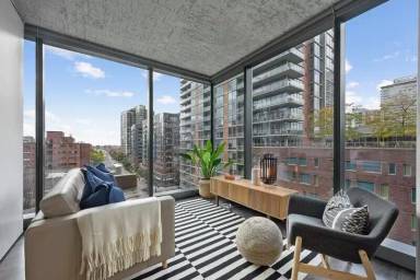 Main picture of 124 W Polk St