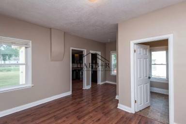Main picture of 318 6th St SE