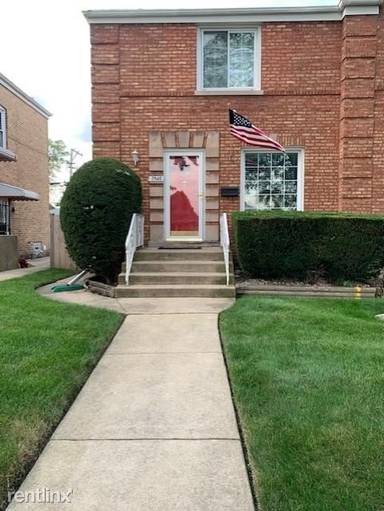 Main picture of 7540 W Devon Ave