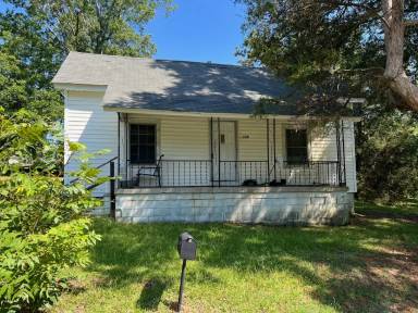 Main picture of 114 Thompson St