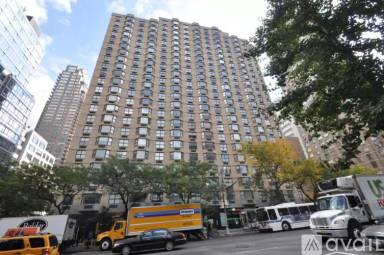 Main picture of 400 E 71st St Apartments