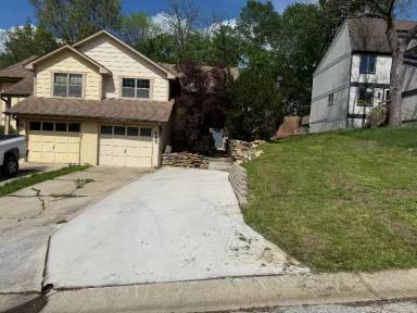 Main picture of 8323 Woodson Dr