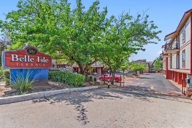 Main picture of 4861 N Blackwelder Ave
