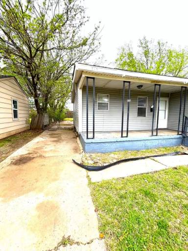 Main picture of 311 W Peach St