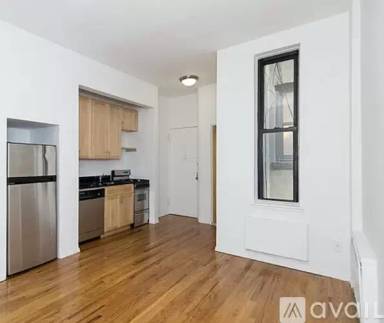 Main picture of 205 E 25th St