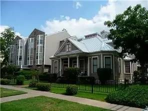 Main picture of 915 W 23rd St
