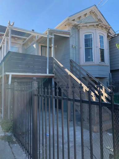 Main picture of 3033 West St