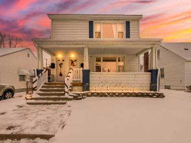 Main picture of 2825 Queen St