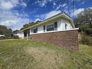 Main picture of 807 Blue Springs Dr
