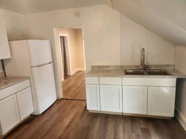 Main picture of 946 W 29th St