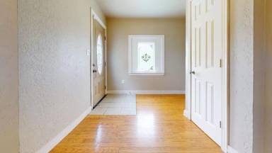 Main picture of 1730 NW Ash Ave