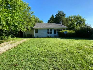 Main picture of 2415 E 4th St