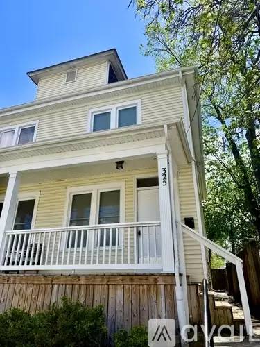 Main picture of 325 Clinton St