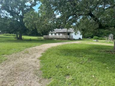 Main picture of 1660 FM 1696 Rd W