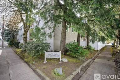 Main picture of 6600 SE Division St