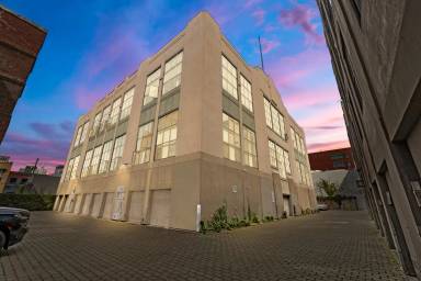 Main picture of 1 Clarence Pl