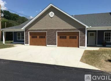 Main picture of 10 Beverly Ln