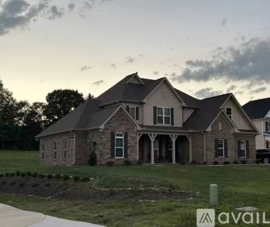 Main picture of 398 Rosewood Dr