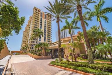 Main picture of 2080 Ocean Drive Condo