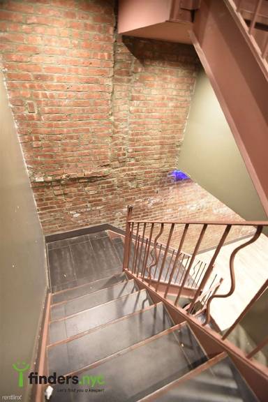Main picture of 11 W 128th St