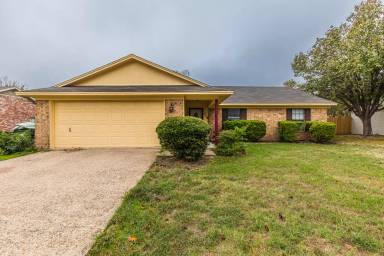 Main picture of 136 Marylee Dr