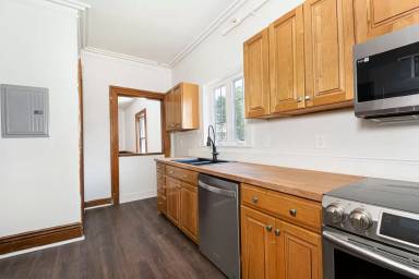 Main picture of 963 Main St