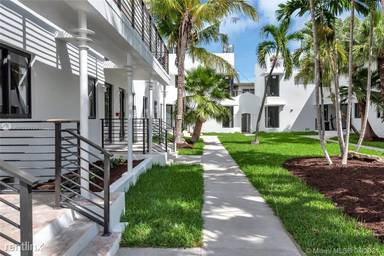 Main picture of 1971 Bay Dr