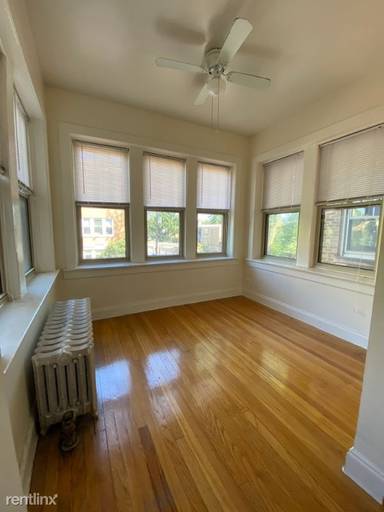 Main picture of 2655 W Ainslie St