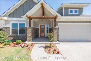 Main picture of 625 NW 179th Cir