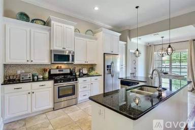Main picture of 402 Montrose Pl