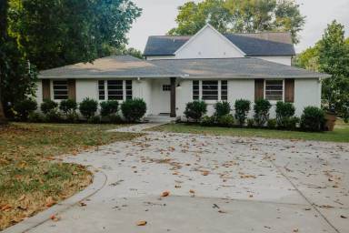 Main picture of 1100 Grandview Dr