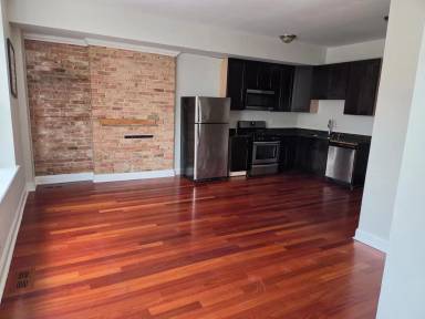 Main picture of 3143 W Warren Blvd