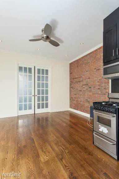 Main picture of 15 W 103rd St
