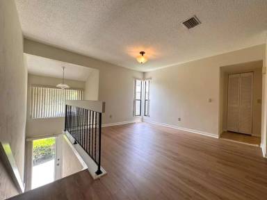 Main picture of 36 Oxford Ln