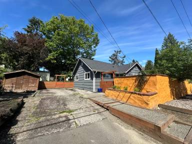 Main picture of 10025 35th Ave SW