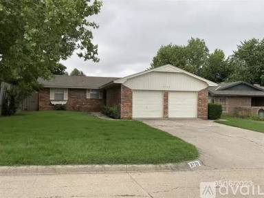 Main picture of 5720 NW 62nd St