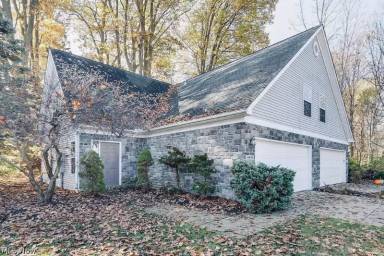 Main picture of 6684 Courtyard Dr