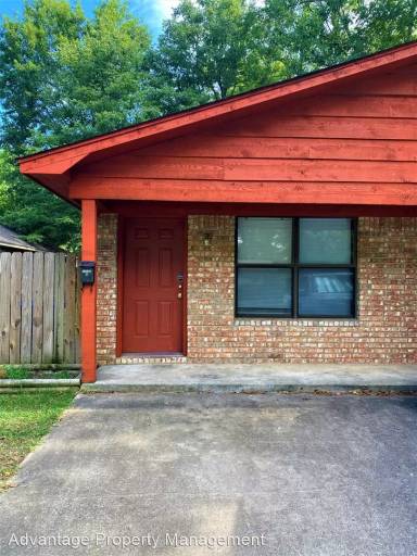 Main picture of 1965 Robins St