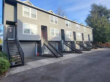 Main picture of 520 NE 128th Ave