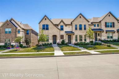 Main picture of 320 Tottenham Ct